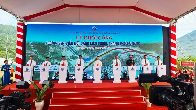 Nhấn nút khởi công dự án đường nối cảng Liên Chiểu với Quốc lộ 1A phía nam hầm Hải Vân.