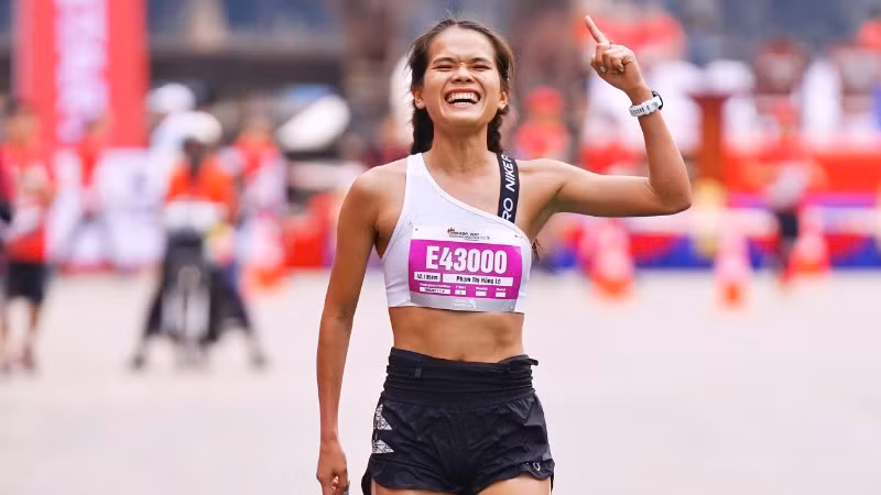 Hồng Lệ vô địch marathon nữ.