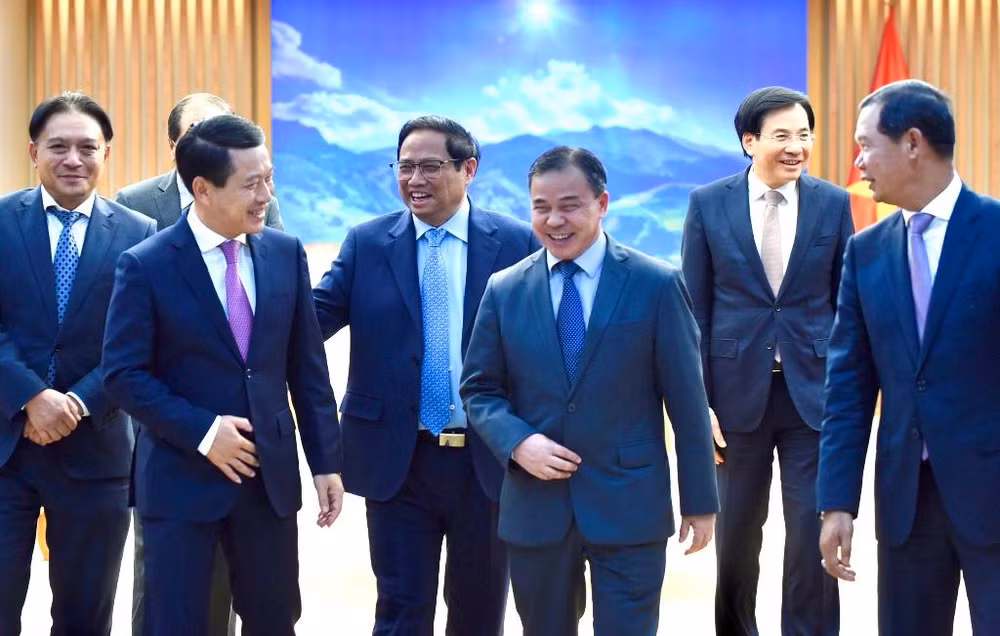 Thủ tướng Phạm Minh Chính tiễn Phó Thủ tướng, Bộ trưởng Ngoại giao Lào Saleumxay Kommasith và các thành viên trong Đoàn. Thủ tướng Phạm Minh Chính tiễn Phó Thủ tướng, Bộ trưởng Ngoại giao Lào Saleumxay Kommasith và các thành viên trong Đoàn.