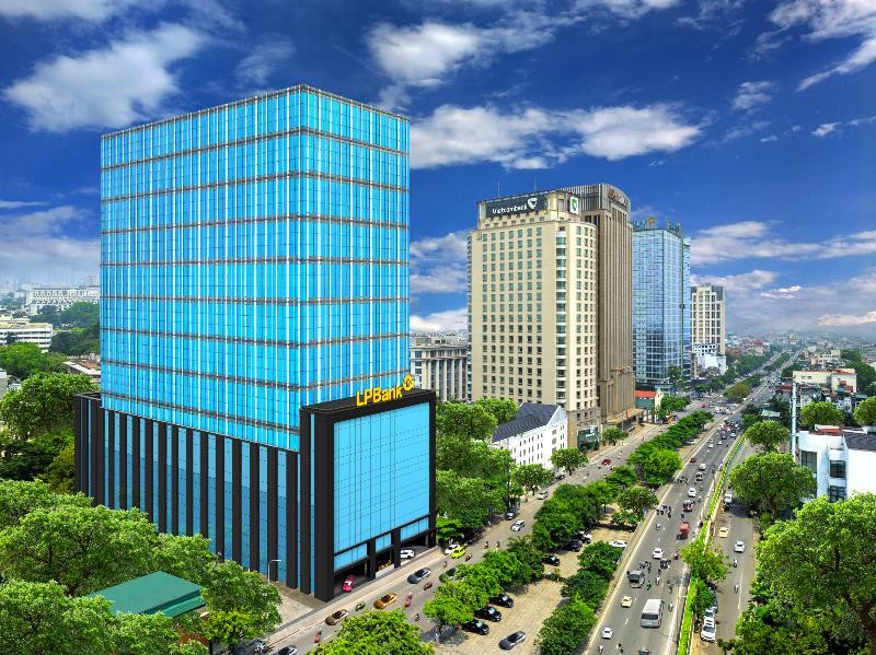 Trụ sở chính LPBank, 210 Trần Quang Khải và 17 Tông Đản, phường Tràng Tiền, quận Hoàn Kiếm, TP Hà Nội. 