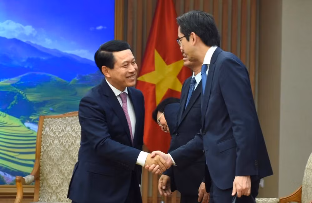 Phó Thủ tướng, Bộ trưởng Ngoại giao Lào Saleumxay Kommasith với đại diện lãnh đạo các bộ, ban ngành của Chính phủ Việt Nam. Phó Thủ tướng, Bộ trưởng Ngoại giao Lào Saleumxay Kommasith với đại diện lãnh đạo các bộ, ban ngành của Chính phủ Việt Nam.