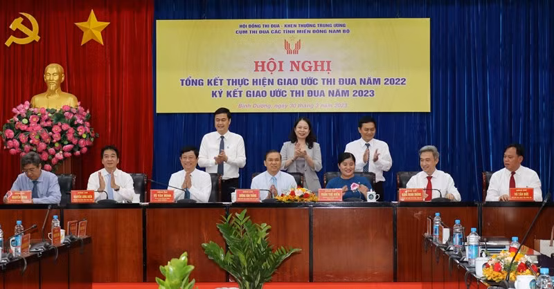 Các địa phương ký kết giao ước thi đua năm 2023.