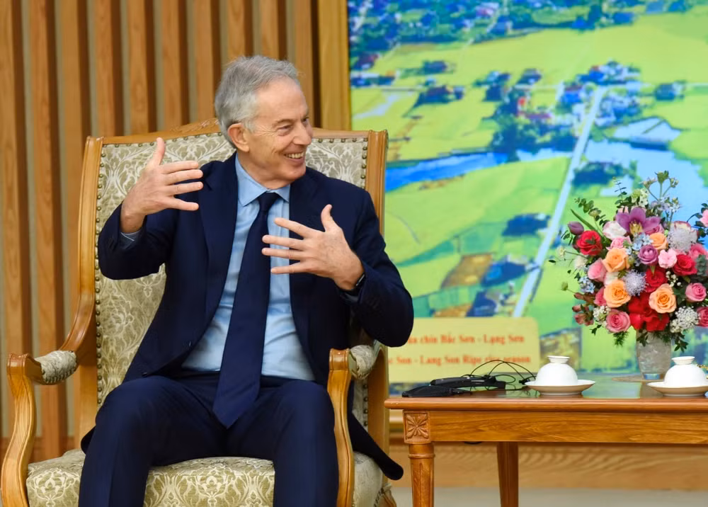 Ông Tony Blair bày tỏ cảm tình đặc biệt và kỳ vọng lớn vào tiềm năng phát triển của Việt Nam, ấn tượng với những tinh thần đổi mới, cầu thị của Chính phủ Việt Nam; cho biết phía Anh luôn coi trọng quan hệ đối tác chiến lược với Việt Nam và tin tưởng quan hệ hai nước sẽ tiếp tục được tăng cường trong thời gian tới.