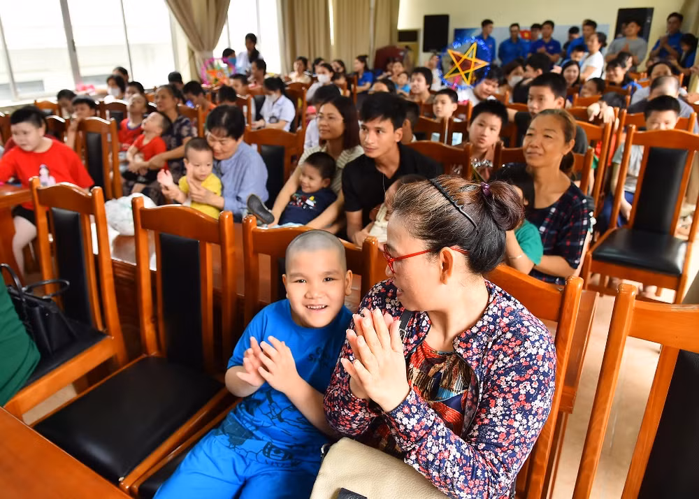 [Ảnh] Trung thu yêu thương cùng các em thiếu nhi tại Bệnh viện Phục hồi chức năng Hà Nội ảnh 3