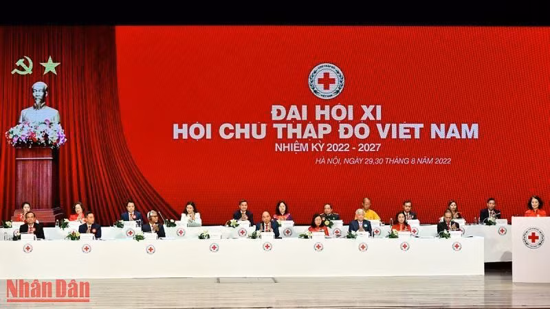 Chủ tịch nước Nguyễn Xuân Phúc cùng các đồng chí Đoàn Chủ tịch tại Đại hội.