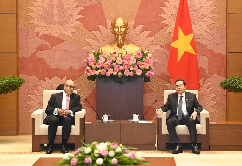 Chủ tịch Quốc hội Trần Thanh Mẫn và Tổng Thư ký Hạ viện Maroc, Chủ tịch Hiệp hội Tổng Thư ký Nghị viện Thế giới Najib El Khadi. (Ảnh Duy Linh)