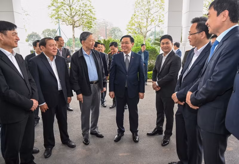 [Ảnh] Chủ tịch Quốc hội Vương Đình Huệ thăm Trung tâm đào tạo bóng đá trẻ PVF ảnh 1