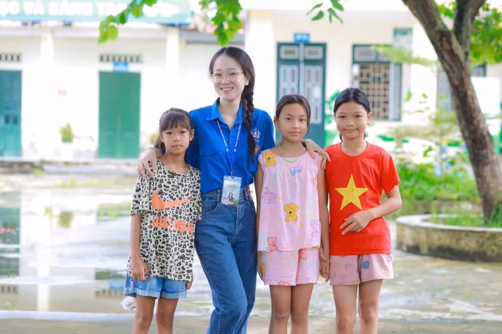 Ngoài việc học tập và nghiên cứu khoa học, Bùi Hạnh Nhung tích cực tham gia công tác Đoàn Thanh niên.