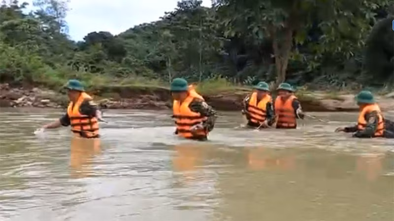 Đồn Biên phòng La Êê đang huy động lực lượng khẩn trương tìm kiếm nạn nhân bị mất tích.