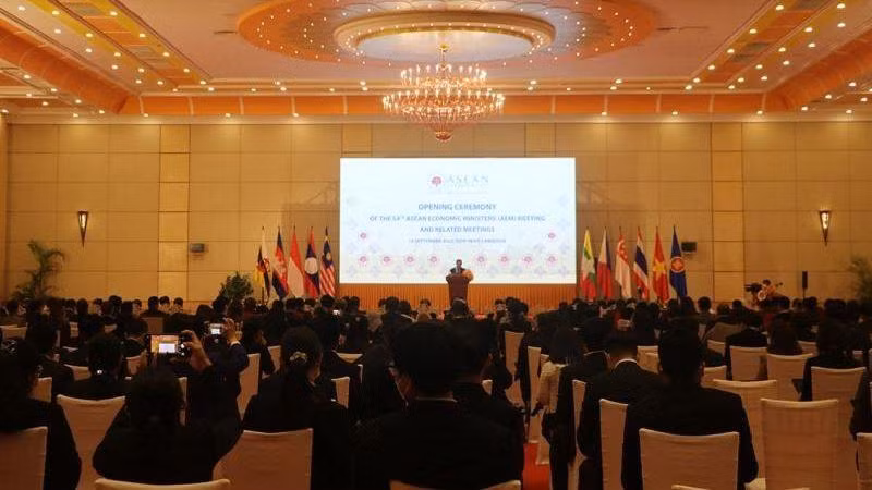 Thủ tướng Campuchia Samdech Techo Hun Sen đọc diễn văn khai mạc hội nghị.