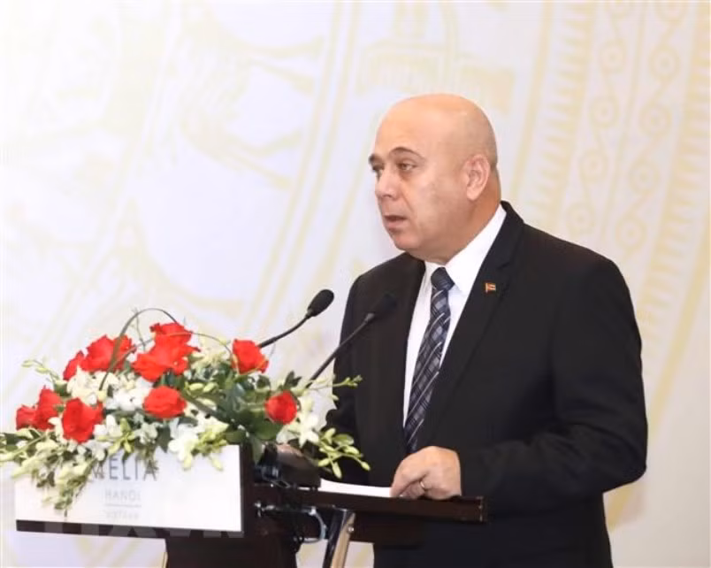 Đồng chí Roberto Morales Ojeda, Ủy viên Bộ Chính trị, Thường trực Ban Bí thư Đảng Cộng sản Cuba phát biểu tại hội thảo. (Ảnh: Phương Hoa/TTXVN)