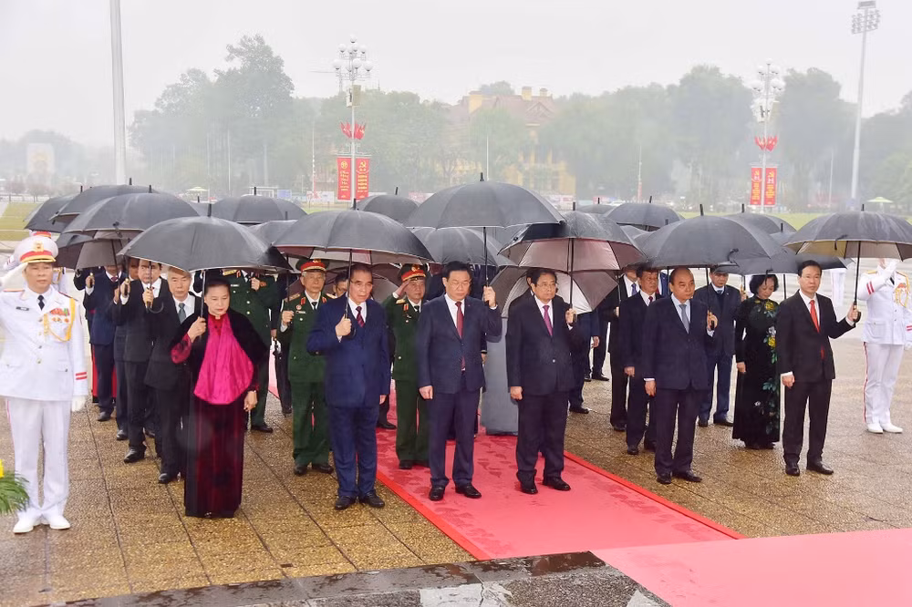 [Ảnh] Lãnh đạo Đảng, Nhà nước vào Lăng viếng Chủ tịch Hồ Chí Minh ảnh 2