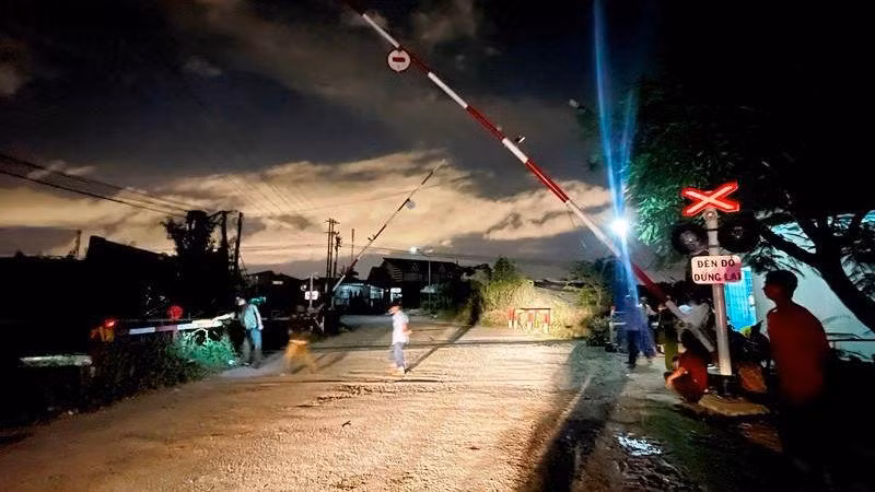 Gác chắn tại vị trí giao nhau giữa đường sắt bắc-nam với đường ĐT718, thuộc xã Mương Mán, huyện Hàm Thuận Nam (Bình Thuận), nơi xảy ra vụ tai nạn đường sắt làm 1 người tử vong. 