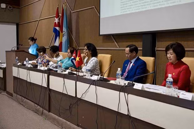 Lãnh đạo hai nước chủ trì Tọa đàm “Vai trò của phụ nữ trong đời sống chính trị, kinh tế-xã hội của đất nước” (Ảnh: Mai Phương/PV TTXVN tại La Habana)