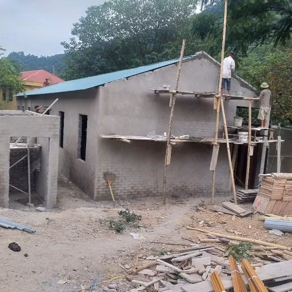 Hoàn thiện nhà ở công vụ cho giáo viên ở Trường Tiểu học Na Loi.