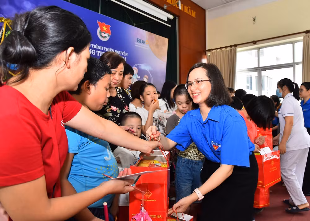 [Ảnh] Trung thu yêu thương cùng các em thiếu nhi tại Bệnh viện Phục hồi chức năng Hà Nội ảnh 11