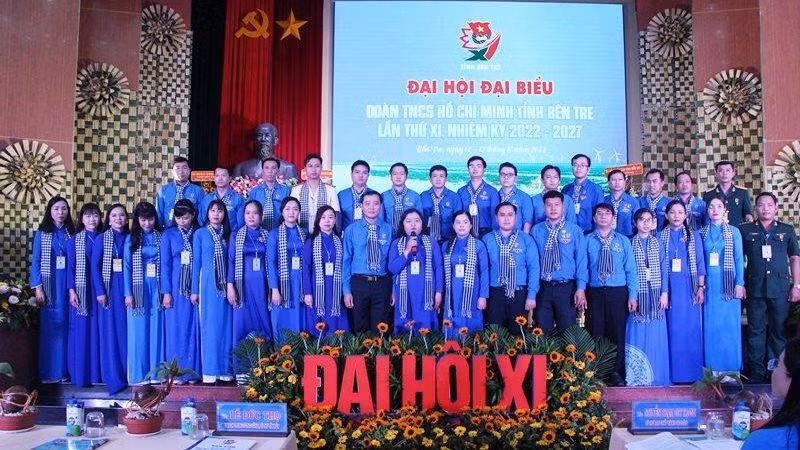 Ban Chấp hành mới ra mắt Đại hội.