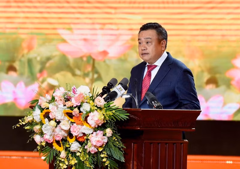 Chủ tịch Ủy ban nhân dân thành Phố Hà Nội phát biểu.