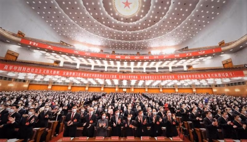 Các đại biểu tại phiên bế mạc Đại hội XX Đảng Cộng sản Trung Quốc. (Ảnh: Tân Hoa Xã)