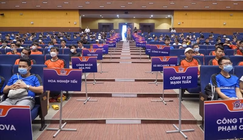 Các đội bóng tham dự lễ khai mạc.