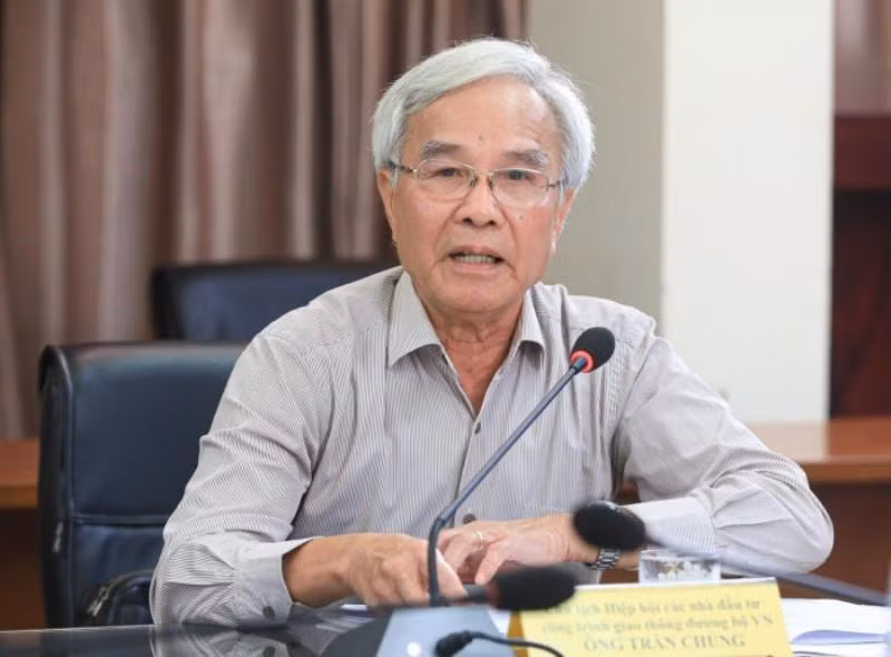 Phó Giáo sư, Tiến sĩ Trần Chủng, Chủ tịch Hiệp hội các nhà đầu tư công trình giao thông đường bộ Việt Nam phát biểu tại tọa đàm.