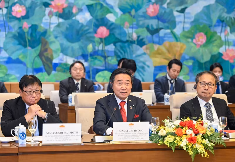 Ngài Masayuki Hyodo, Phó Chủ tịch Hội đồng thành viên Keidanren, Chủ tịch kiêm Tổng Giám đốc điều hành Tập đoàn Sumitomo, Chủ tịch Ủy ban Kinh tế Nhật-Việt phát biểu tại buổi tiếp. (Ảnh: DUY LINH)