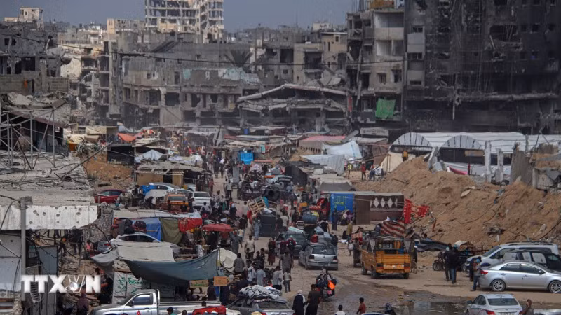 Người dân Palestine sơ tán tránh xung đột tại Khan Younis, Dải Gaza, ngày 2/7 vừa qua. (Ảnh: THX/TTXVN)