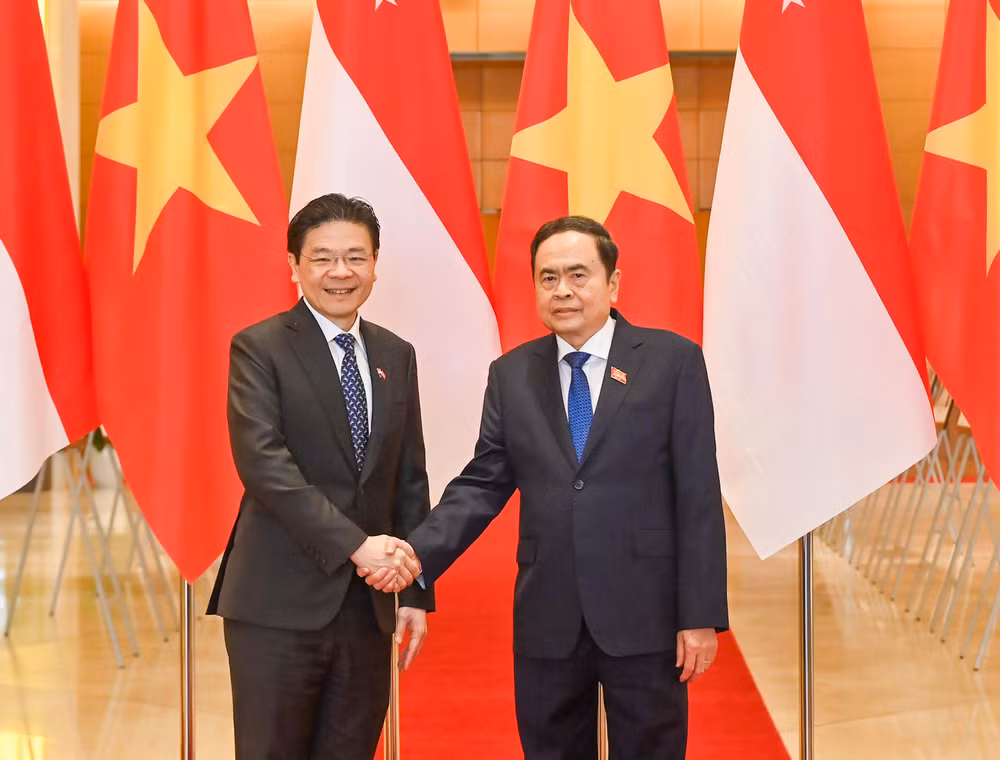 Chủ tịch Quốc hội Trần Thanh Mẫn và Thủ tướng Singapore Lawrence Wong. (Ảnh Duy Linh)