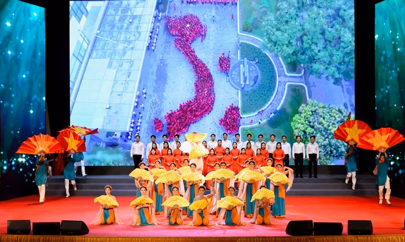 Chương trình văn nghệ chào mừng hội nghị.