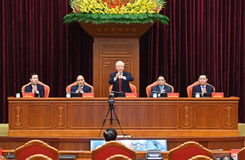 Tổng Bí thư Nguyễn Phú Trọng, Chủ tịch nước Nguyễn Xuân Phúc, Thủ tướng Phạm Minh Chính, Chủ tịch Quốc hội Vương Đình Huệ, Thường trực Ban Bí thư Võ Văn Thưởng đồng chủ trì hội nghị.