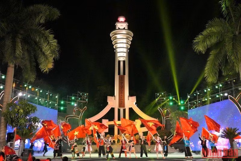 Không khí tại điểm cầu Hà Giang. (Ảnh: KHÁNH TOÀN)