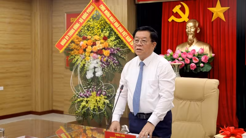 Đồng chí Nguyễn Trọng Nghĩa phát biểu tại buổi làm việc.