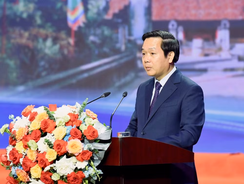 Chủ tịch UBND tỉnh Ninh Bình Phạm Quang Ngọc phát biểu tại Hội nghị.