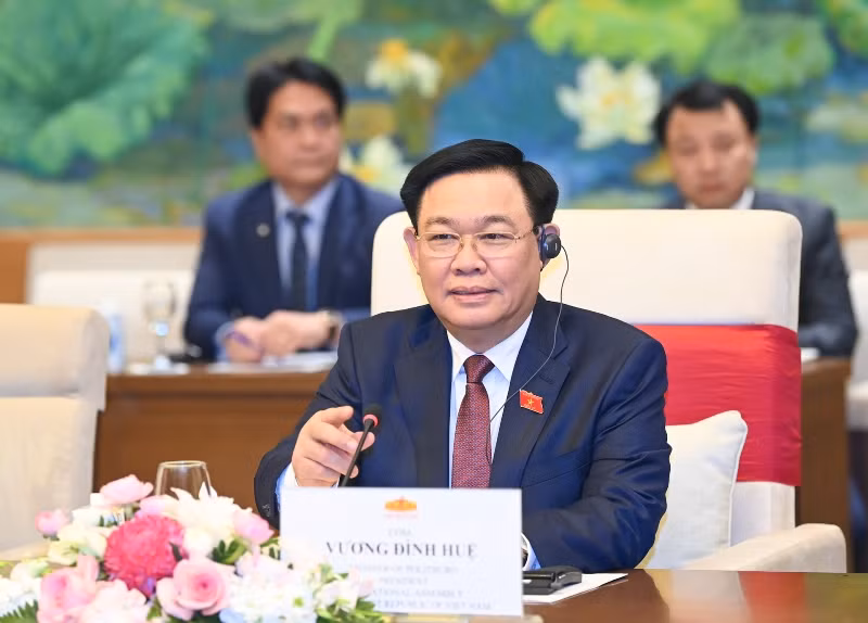 Chủ tịch Quốc hội Vương Đình Huệ phát biểu tại buổi hội kiến. (Ảnh: DUY LINH)