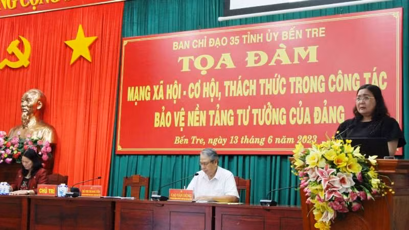 Đồng chí Hồ Thị Hoàng Yến, Phó Bí thư Thường trực Tỉnh ủy Bến Tre phát biểu tại buổi tọa đàm.