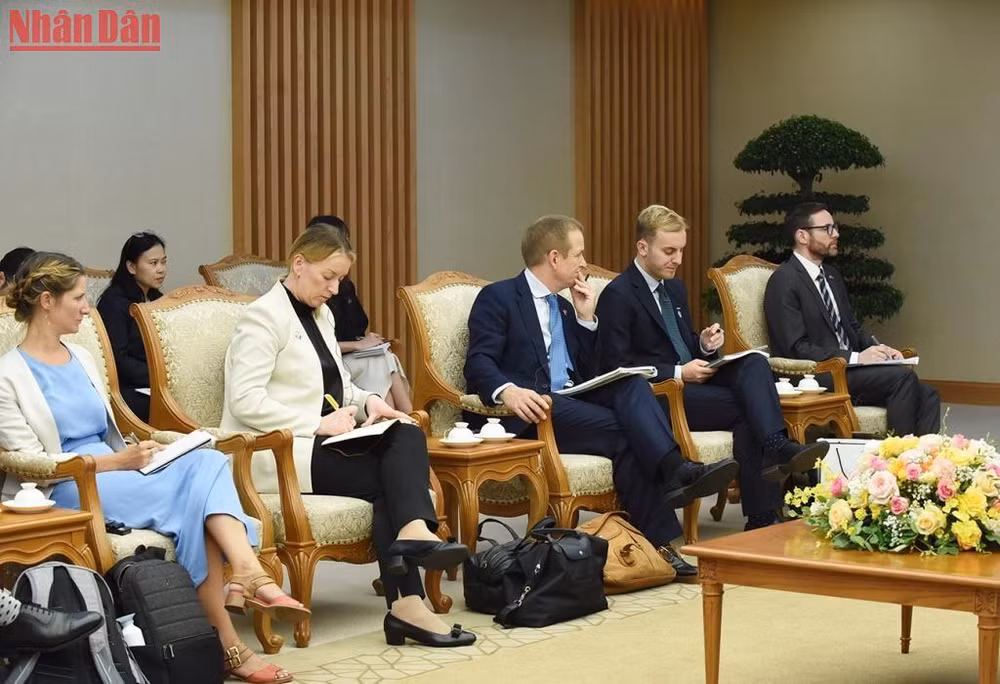 Các thành viên trong đoàn.