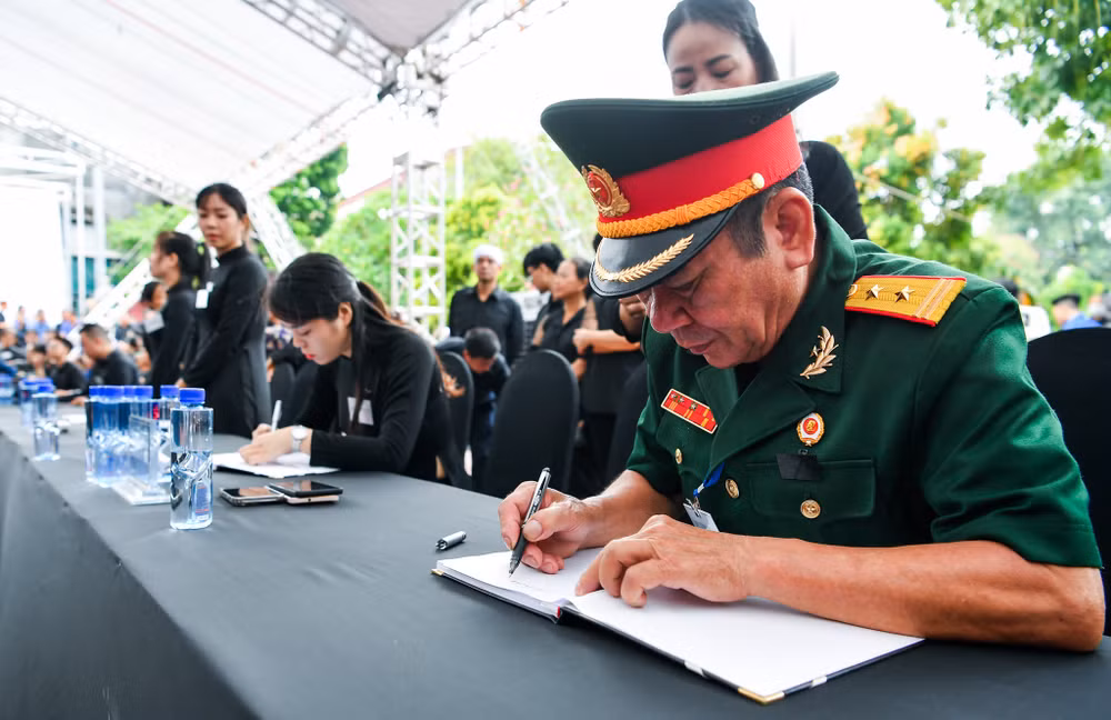 Toàn cảnh Lễ viếng Tổng Bí thư Nguyễn Phú Trọng: Trang nghiêm và xúc động ảnh 38