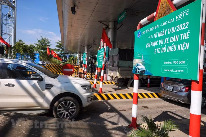 Nhiều phương tiện gặp lỗi khi qua trạm thu phí không dừng ảnh 2