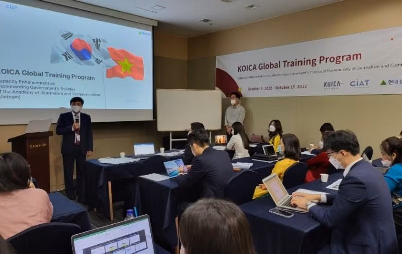 Phiên khai mạc khóa tập huấn.