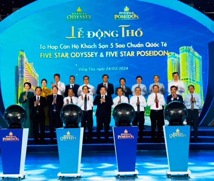 Các đại biểu bấm nút động thổ tổ hợp căn hộ khách sạn 5 sao chuẩn quốc tế Five Star Odyssey và Five Star Poseidon.