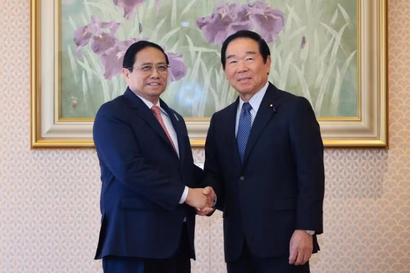 Thủ tướng Phạm Minh Chính và Chủ tịch Hạ viện Nhật Bản Nukaga Fukushiro.