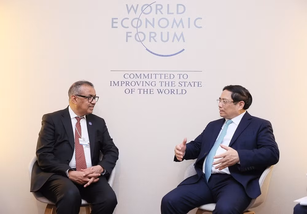 Thủ tướng Phạm Minh Chính tiếp Tổng Giám đốc Tổ chức Y tế Thế giới (WHO) Tedros Adhanom Ghebreyesus. (Ảnh: Dương Giang/TTXVN)