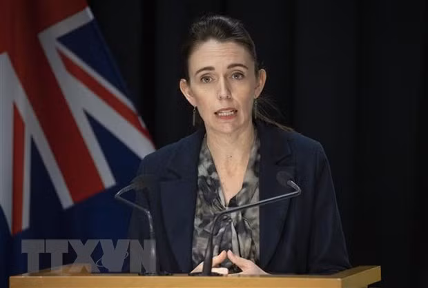 Thủ tướng New Zealand Jacinda Ardern phát biểu tại một cuộc họp báo ở Wellington. (Ảnh: AFP/TTXVN)