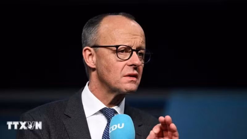 Ứng viên tranh cử Thủ tướng Đức của đảng Liên minh Dân chủ/Xã hội Cơ đốc giáo bảo thủ (CDU/CSU), ông Friedrich Merz phát biểu tại Neubrandenburg, ngày 12/2/2025. (Ảnh: Reuters/TTXVN) 