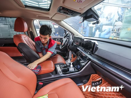 [Ảnh] Dân Hà Nội chi tiền triệu "làm đẹp" ô-tô đón tết Nguyên đán