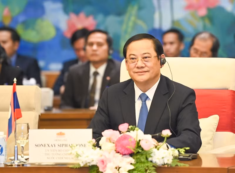 Thủ tướng Lào Sonexay Siphandone phát biểu tại buổi hội kiến. (Ảnh: DUY LINH)