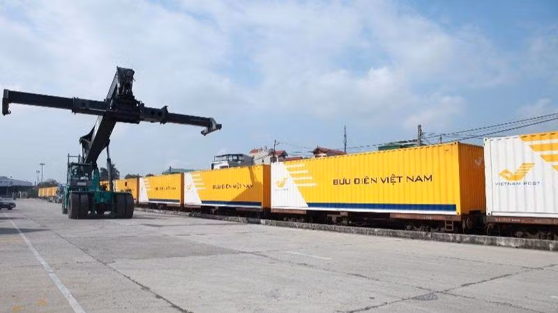 Việc sử dụng dịch vụ vận chuyển nội địa giúp doanh nghiệp tiết kiệm chi phí. 