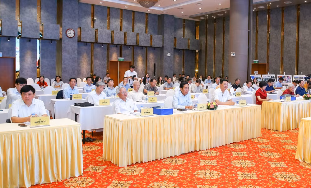 Thành viên Hội đồng chung khảo Giải báo chí quốc gia lần thứ XVIII năm 2023 tham dự. (Ảnh: C.L)