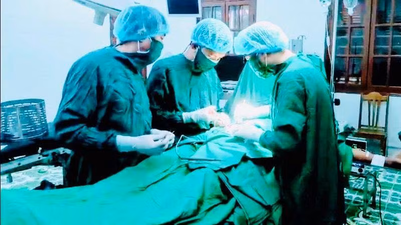 Ca mổ cấp cứu trong đêm trên đảo tiền tiêu Bạch Long Vĩ.