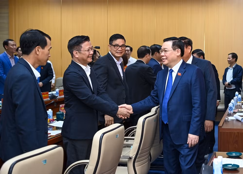 Chủ tịch Quốc hội Vương Đình Huệ với các đồng chí lãnh đạo chủ chốt Bộ Y tế.